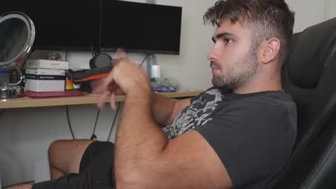 Snapshot of thony_grey chatting on September 29, 2025, 10:36 pm Thony Grey online show from September 29, 2025, 10:36 pm