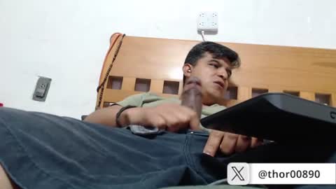 Snapshot of thor0200 chatting on June 30, 2026, 4:02 am thor0200 online show from June 30, 2026, 4:02 am