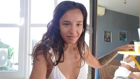 tia_j online show from May 23, 2026, 4:39 am
