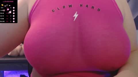 Tia Bella online show from March 5, 2025, 3:51 pm