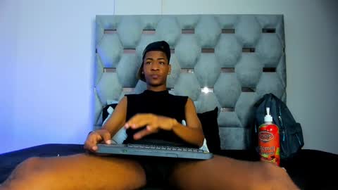 tiago_xxx_ online show from October 4, 2025, 8:07 pm
