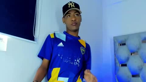 tiago_xxx_ online show from October 17, 2025, 9:28 pm