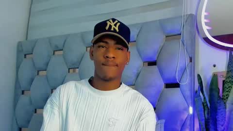 tiago_xxx_ online show from November 15, 2025, 4:32 am