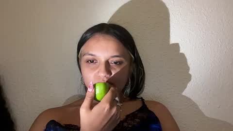 Snapshot of tianale chatting on June 10, 2026, 12:44 am Tiana Le online show from June 10, 2026, 12:44 am