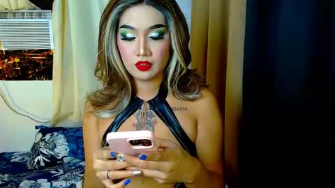 tiarrafoxs online show from January 5, 2025, 7:39 pm