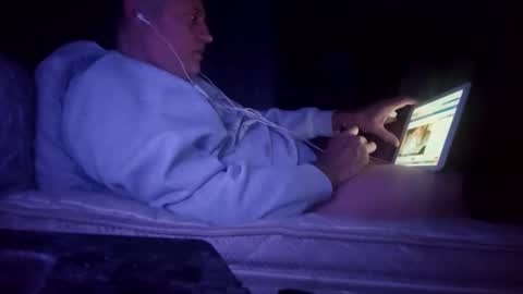 tibennn74999 online show from January 4, 2025, 7:03 am