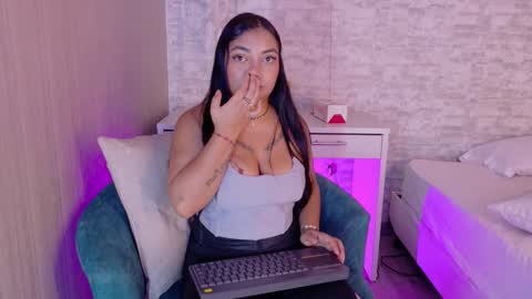 Tifanny online show from November 5, 2025, 3:39 am