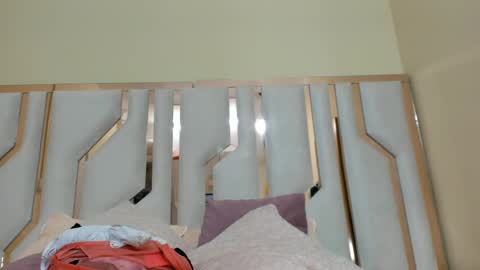    online show from January 18, 2025, 7:04 pm