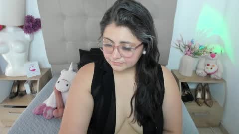 Tiff Luxx online show from April 1, 2026, 3:09 pm