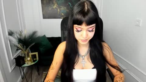 tiffanyyoun online show from March 8, 2026, 11:14 am