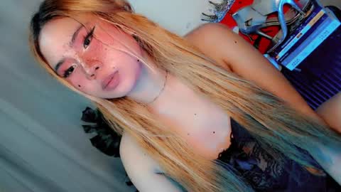 Snapshot of tight_elliana chatting on July 8, 2026, 2:32 pm tight_elliana online show from July 8, 2026, 2:32 pm