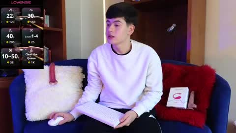 Snapshot of tightncuteass chatting on April 29, 2026, 7:42 pm Camilo online show from April 29, 2026, 7:42 pm