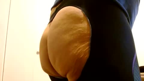Snapshot of tightshortsspank chatting on April 27, 2026, 3:04 am Tightshortsspank online show from April 27, 2026, 3:04 am