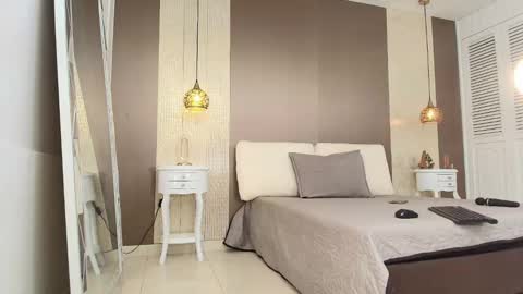 T I F F A N Y online show from September 15, 2025, 8:53 pm