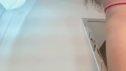 T I F F A N Y online show from September 25, 2025, 11:08 pm