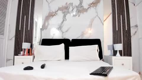 T I F F A N Y online show from September 26, 2025, 8:13 pm