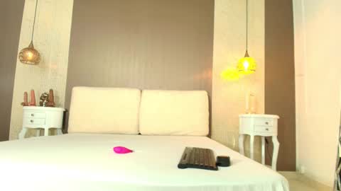 T I F F A N Y online show from January 13, 2026, 7:41 pm