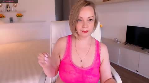 Tilly online show from October 10, 2025, 5:56 pm