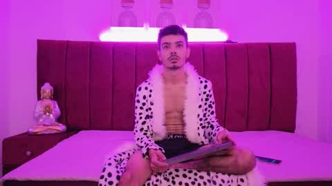 Evans  online show from October 18, 2025, 10:21 pm