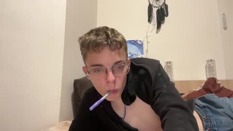 Snapshot of timveret chatting on December 9, 2024, 9:58 pm Wizard online show from December 9, 2024, 9:58 pm