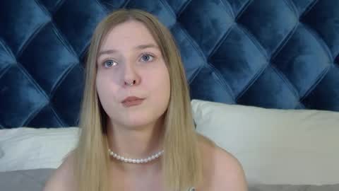 Snapshot of tinaburton chatting on April 19, 2026, 3:55 pm TinaBurton online show from April 19, 2026, 3:55 pm