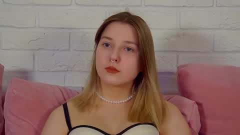 Snapshot of tinaburton chatting on April 21, 2026, 7:06 pm TinaBurton online show from April 21, 2026, 7:06 pm