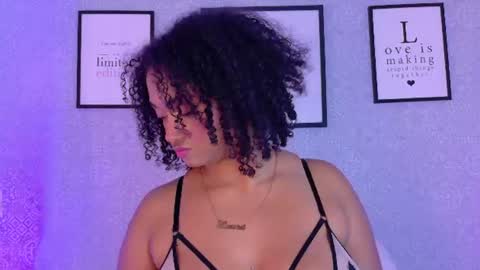 Snapshot of tinacurly chatting on August 6, 2026, 10:33 pm Tina online show from August 6, 2026, 10:33 pm