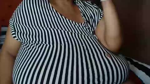Snapshot of tinagiant chatting on April 20, 2026, 8:17 am tinagiant online show from April 20, 2026, 8:17 am
