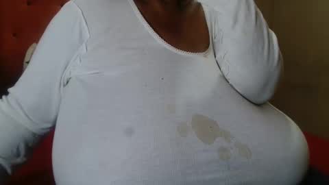 Snapshot of tinagiant chatting on May 10, 2026, 10:09 am tinagiant online show from May 10, 2026, 10:09 am