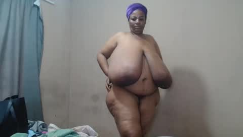 Snapshot of tinagiant chatting on May 20, 2026, 9:59 am tinagiant online show from May 20, 2026, 9:59 am