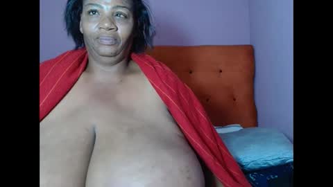 Snapshot of tinagiant chatting on June 9, 2026, 7:36 pm tinagiant online show from June 9, 2026, 7:36 pm