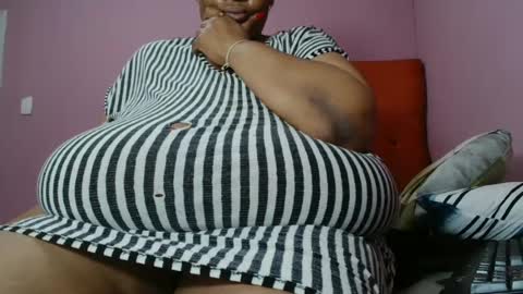 Snapshot of tinagiant chatting on June 26, 2026, 9:46 am tinagiant online show from June 26, 2026, 9:46 am