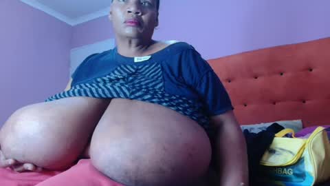 Snapshot of tinagiant chatting on July 16, 2026, 7:47 am tinagiant online show from July 16, 2026, 7:47 am