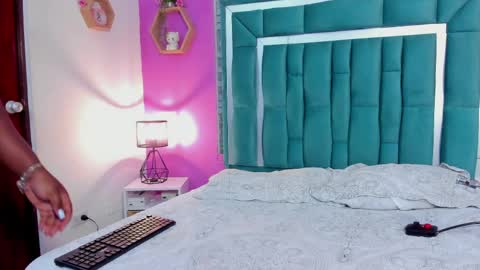Tina online show from April 8, 2026, 8:53 pm