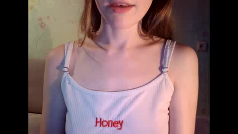 Snapshot of tinalamoon chatting on December 3, 2024, 7:10 am Lisa online show from December 3, 2024, 7:10 am