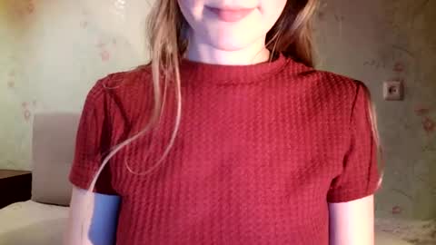 Snapshot of tinalamoon chatting on December 4, 2024, 12:14 pm Lisa online show from December 4, 2024, 12:14 pm