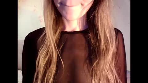 Snapshot of tinalamoon chatting on December 9, 2024, 7:28 am Lisa online show from December 9, 2024, 7:28 am