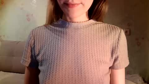 Snapshot of tinalamoon chatting on December 21, 2024, 1:36 am Lisa online show from December 21, 2024, 1:36 am