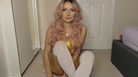 tinkerbell822 online show from February 2, 2026, 8:57 am