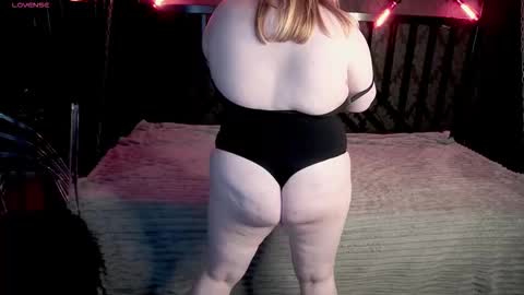 Snapshot of tinkerrbelll chatting on February 3, 2026, 8:25 pm TinkerrBelll online show from February 3, 2026, 8:25 pm