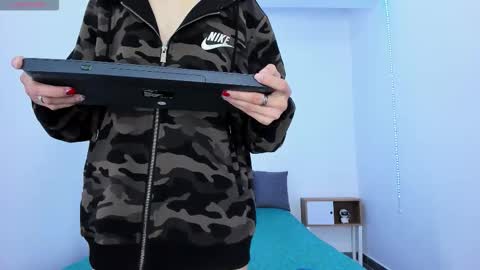 TINNY AND CANDY online show from September 18, 2025, 10:06 am