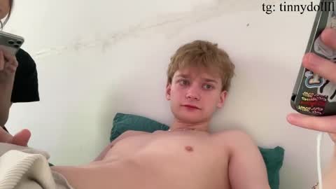 Snapshot of tinnydoll chatting on April 11, 2026, 9:02 am TinnyDoll online show from April 11, 2026, 9:02 am
