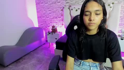 tiny_tay online show from April 17, 2026, 11:35 am