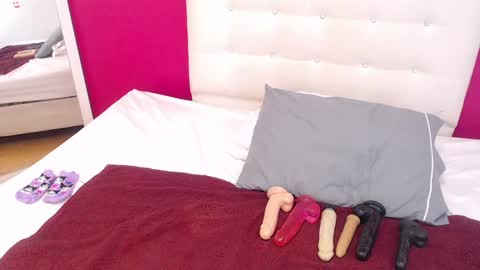 tiny_whore18 online show from December 30, 2024, 5:44 pm