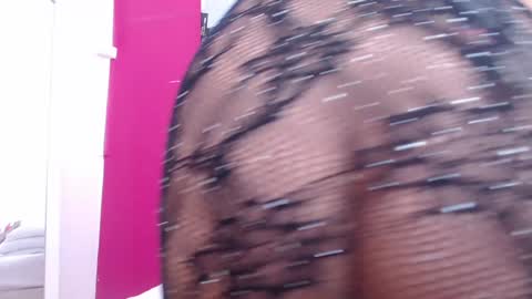 tiny_whore18 online show from January 16, 2025, 2:41 pm