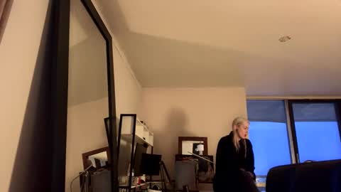 stage Kylie Sinner  brand CLITBAIT online show from February 16, 2025, 9:48 pm