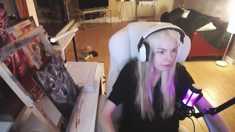 stage Kylie Sinner  brand CLITBAIT online show from February 27, 2025, 4:09 am