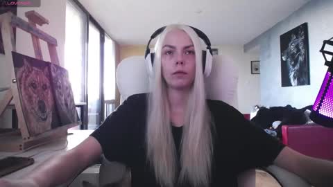 stage Kylie Sinner  brand CLITBAIT online show from September 13, 2025, 10:09 pm