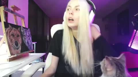 stage Kylie Sinner  brand CLITBAIT online show from September 24, 2025, 1:31 am