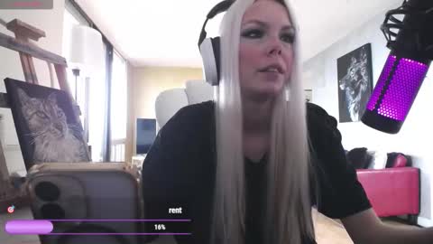 stage Kylie Sinner  brand CLITBAIT online show from March 21, 2026, 8:12 pm